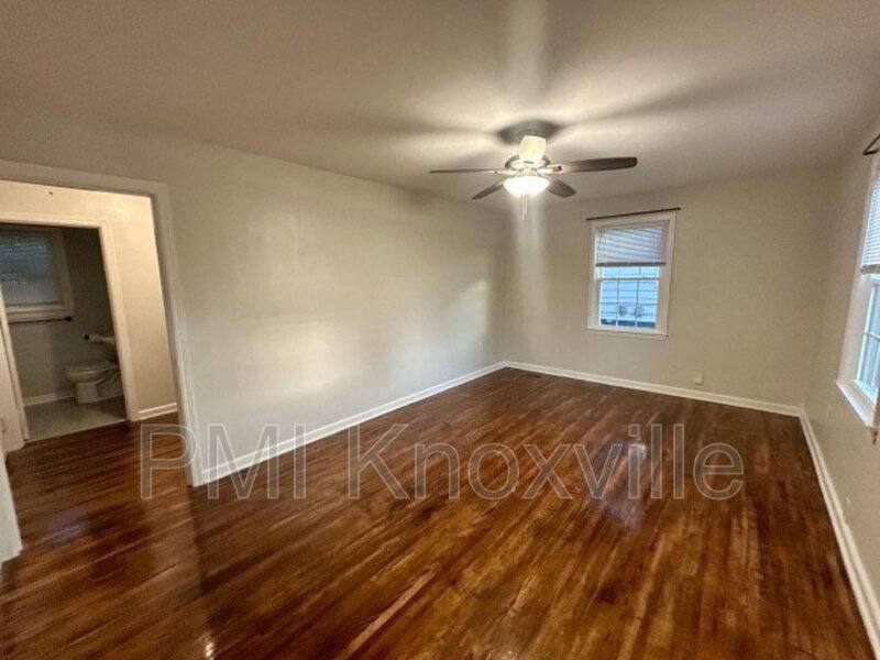 House for rent at 926 Ledgerwood Ave, Knoxville, TN 37917