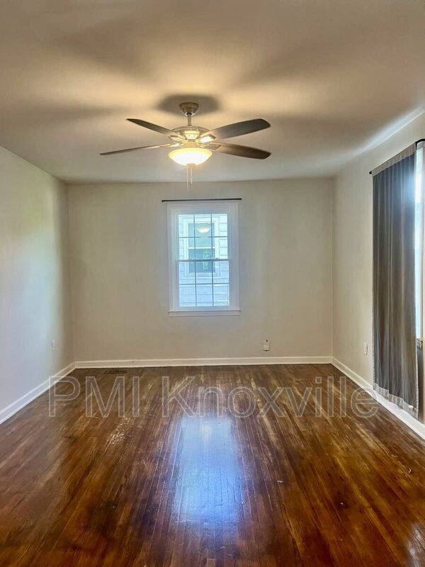 House for rent at 926 Ledgerwood Ave, Knoxville, TN 37917