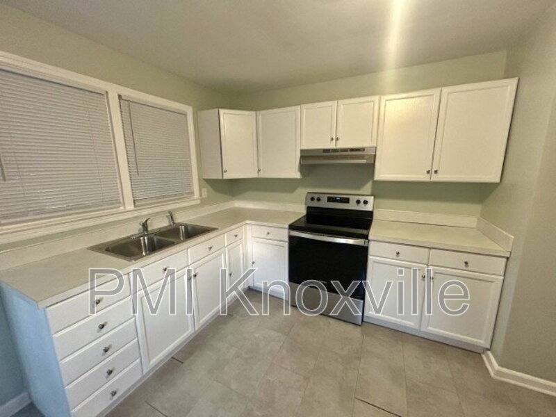House for rent at 926 Ledgerwood Ave, Knoxville, TN 37917