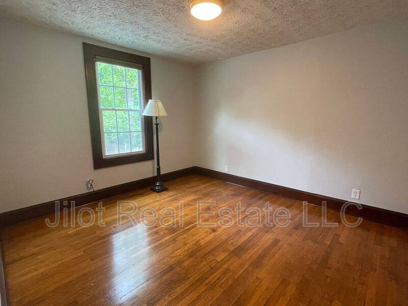 House for rent at 1845 Lakewood Terrace SE, Atlanta, GA 30315