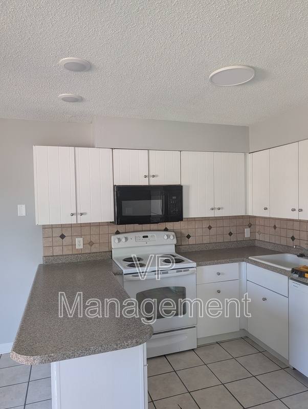 House for rent at 4547 Main St, Davenport, IA 52806