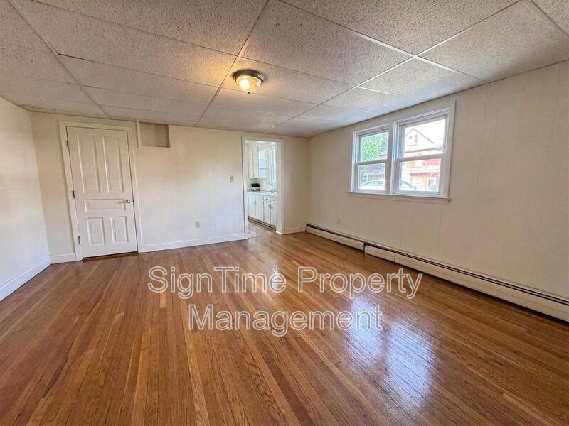 Apartment for rent at 821 Washington Ave #1W, Hagerstown, MD 21740