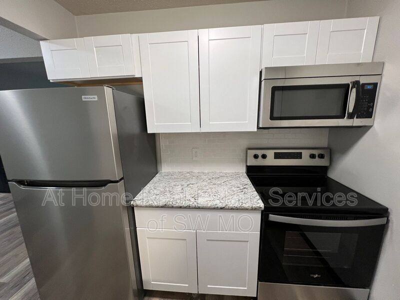 Apartment for rent at 1242 E Cherry #304, Springfield, MO 65802