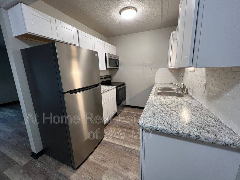 Apartment for rent at 1242 E Cherry #304, Springfield, MO 65802