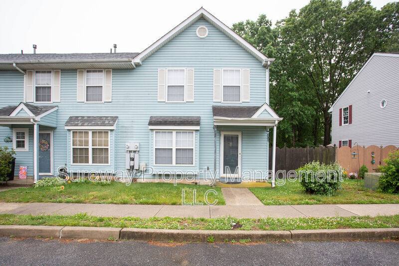 Townhouse for rent at 12 Grant Lane, Berlin, NJ 08009