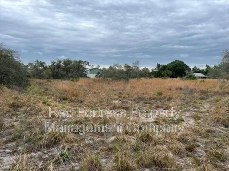 House for rent at 21840 Claytor Rd, Alva, FL 33920