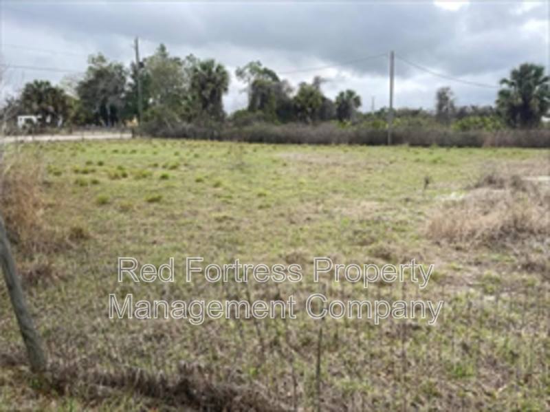 House for rent at 21840 Claytor Rd, Alva, FL 33920