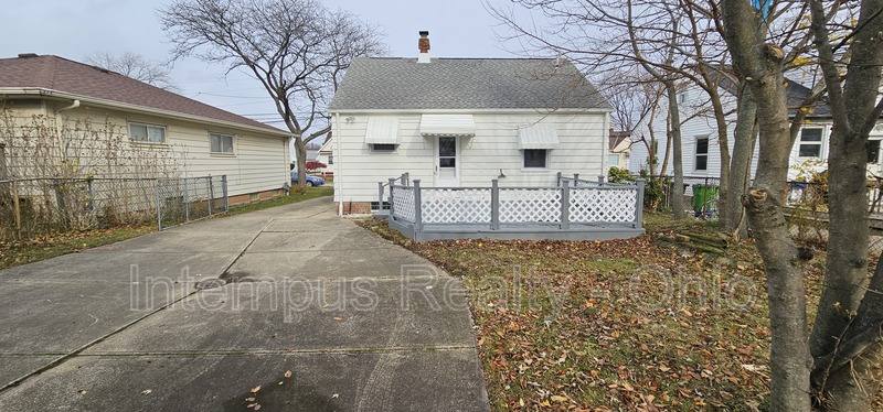 House for rent at 360 E 326th St, Eastlake, OH 44095