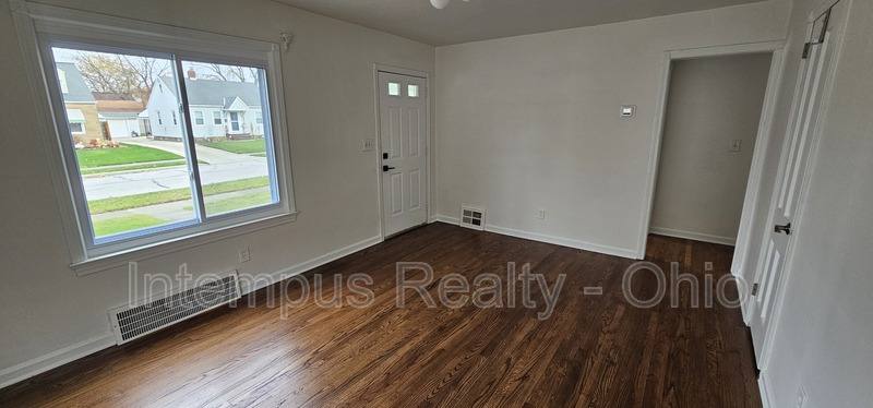 House for rent at 360 E 326th St, Eastlake, OH 44095