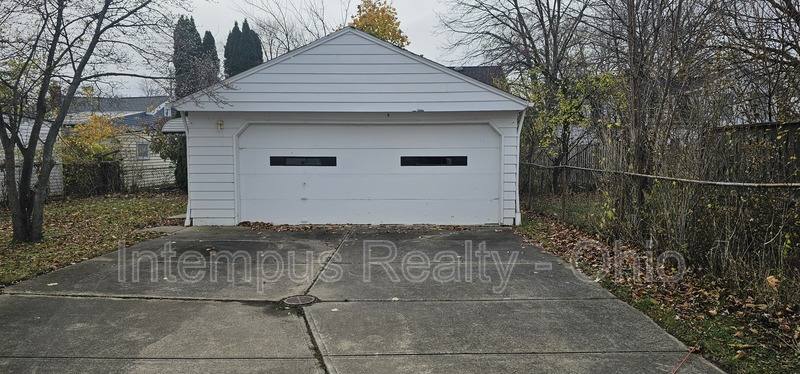 House for rent at 360 E 326th St, Eastlake, OH 44095
