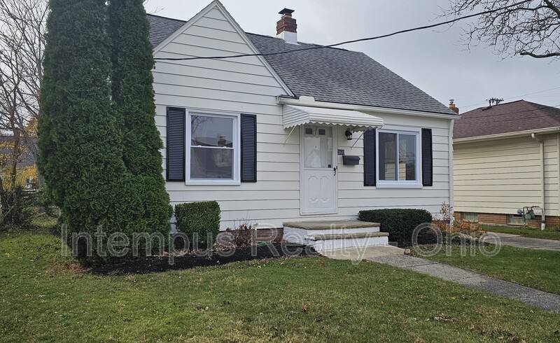 House for rent at 360 E 326th St, Eastlake, OH 44095