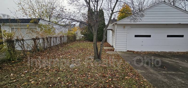 House for rent at 360 E 326th St, Eastlake, OH 44095