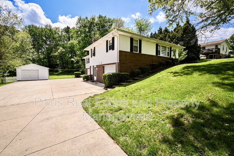 Apartment for rent at 3300 Lake Center St NW, Uniontown, OH 44685