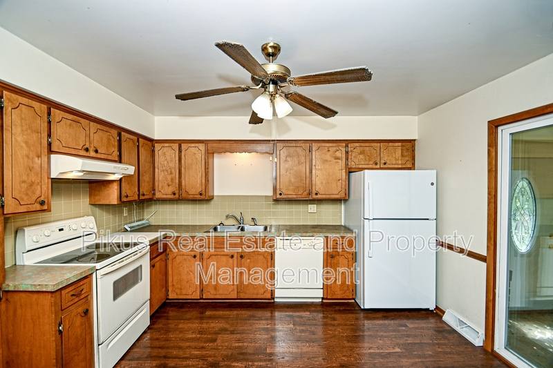 Apartment for rent at 3300 Lake Center St NW, Uniontown, OH 44685