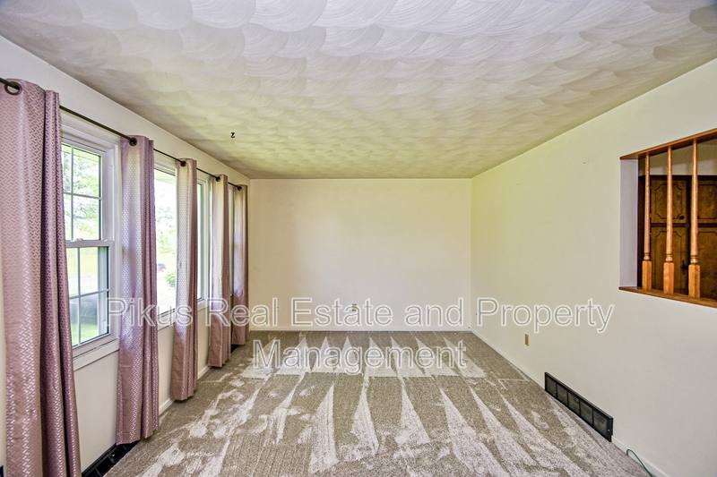 Apartment for rent at 3300 Lake Center St NW, Uniontown, OH 44685