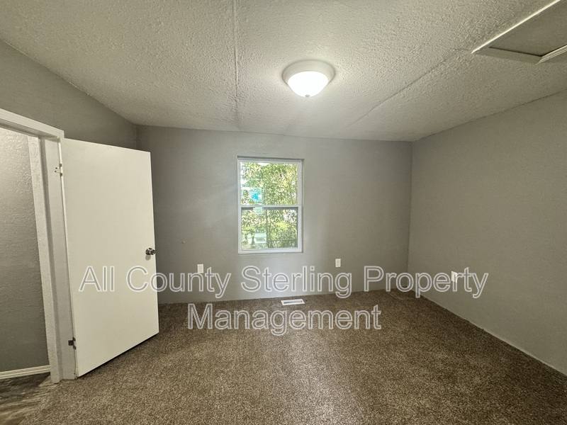House for rent at 917 NE Aberdeen Ave, Lake City, FL 32055