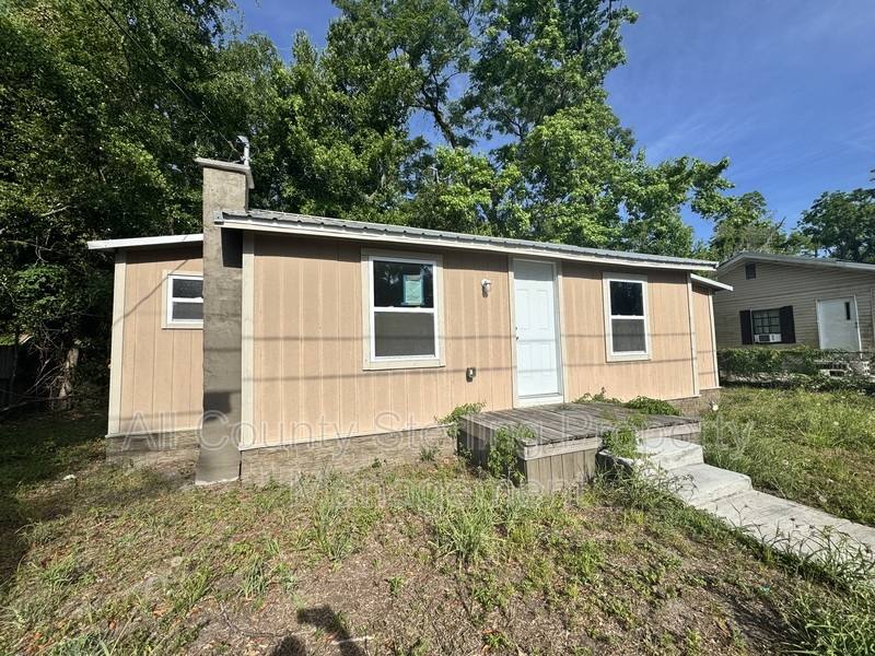 House for rent at 917 NE Aberdeen Ave, Lake City, FL 32055