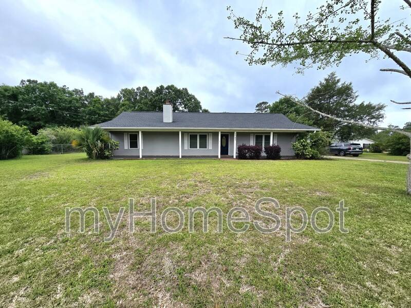 House for rent at 1787 Booth Lake Rd, Cantonment, FL 32533