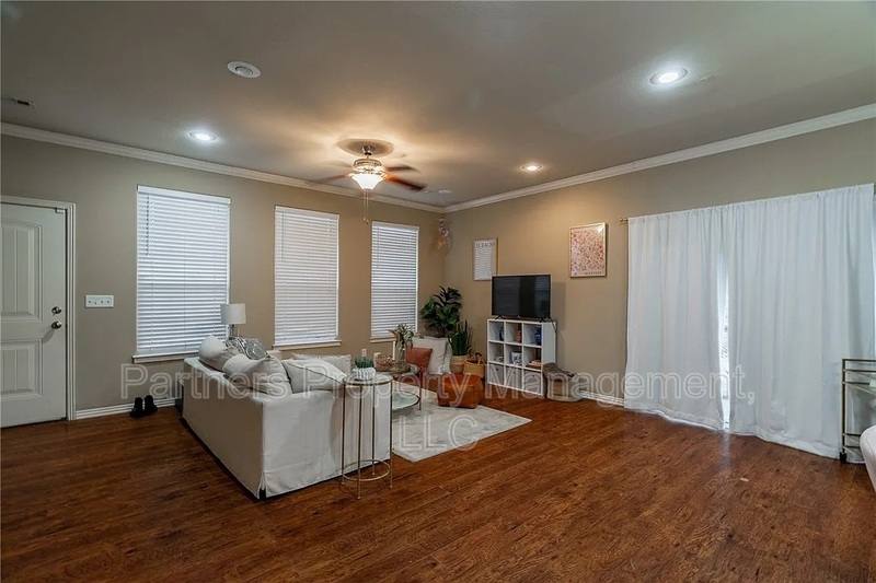 House for rent at 606 N Tennyson Lane, Fayetteville, AR 72704