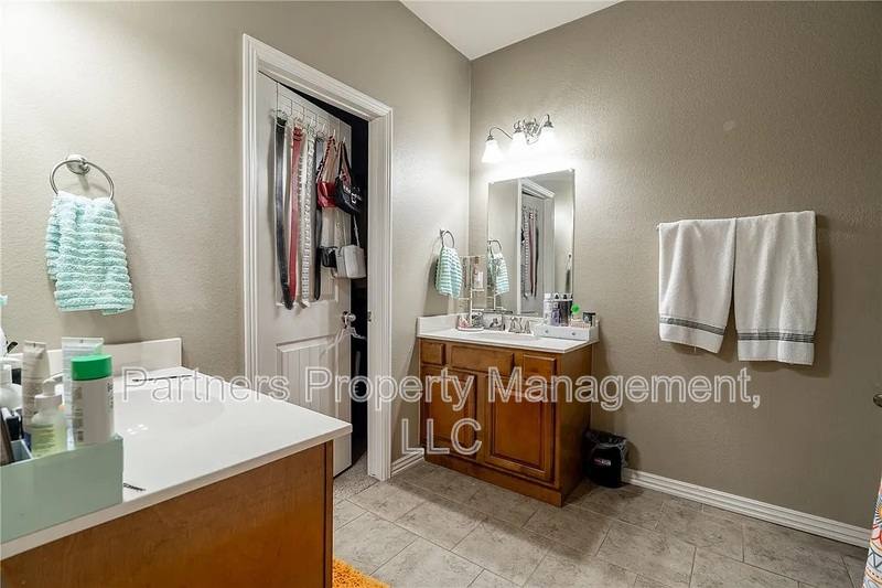 House for rent at 606 N Tennyson Lane, Fayetteville, AR 72704