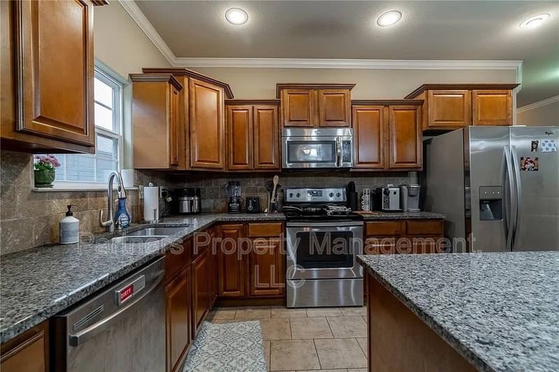 House for rent at 606 N Tennyson Lane, Fayetteville, AR 72704
