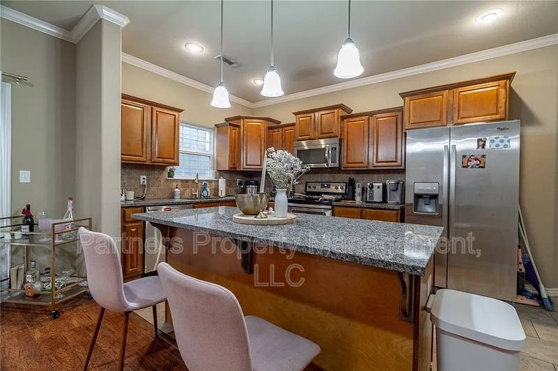 House for rent at 606 N Tennyson Lane, Fayetteville, AR 72704