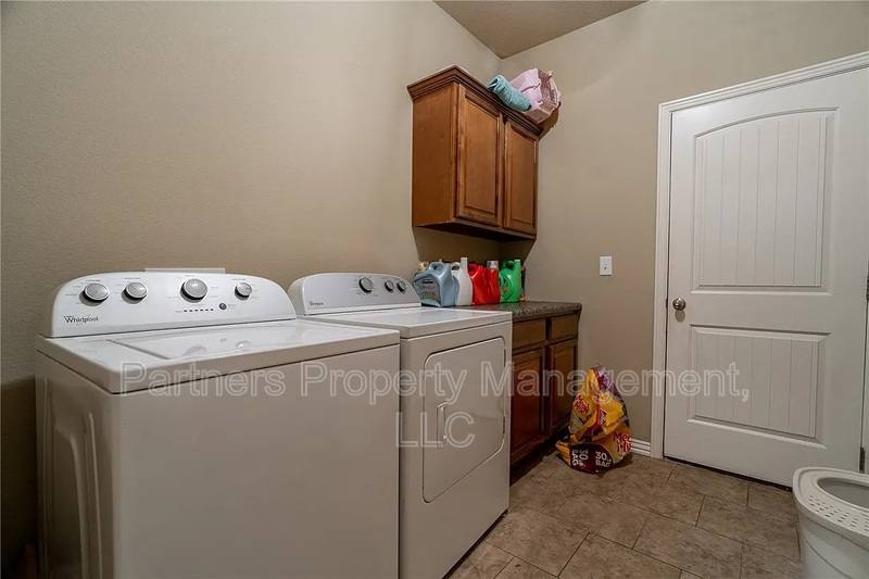 House for rent at 606 N Tennyson Lane, Fayetteville, AR 72704