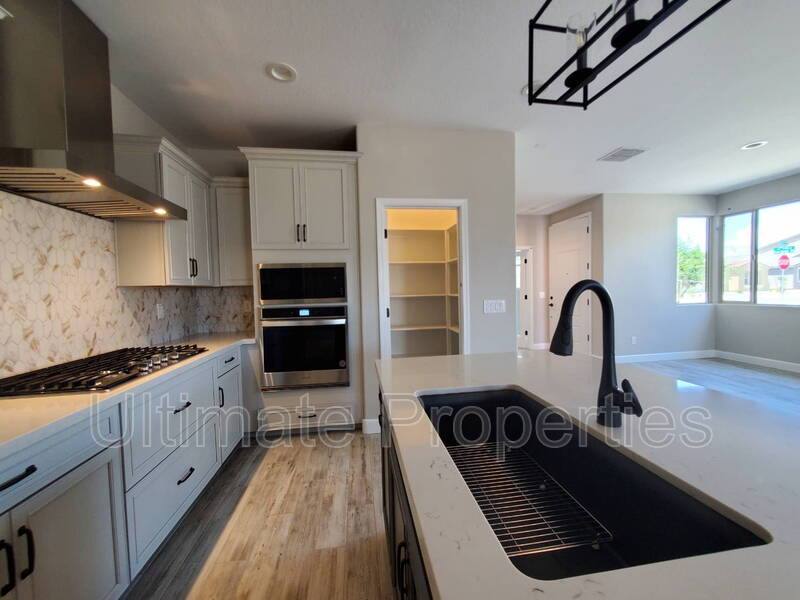 House for rent at 835 N 110th Ave, Avondale, AZ 85323