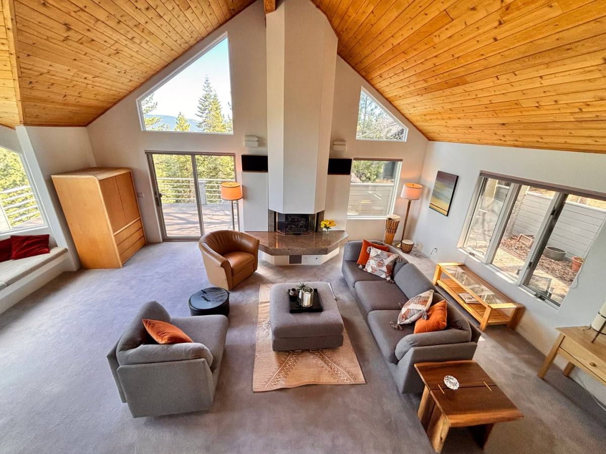 House for rent at 10580 Whitetail Court, Truckee, CA 96161