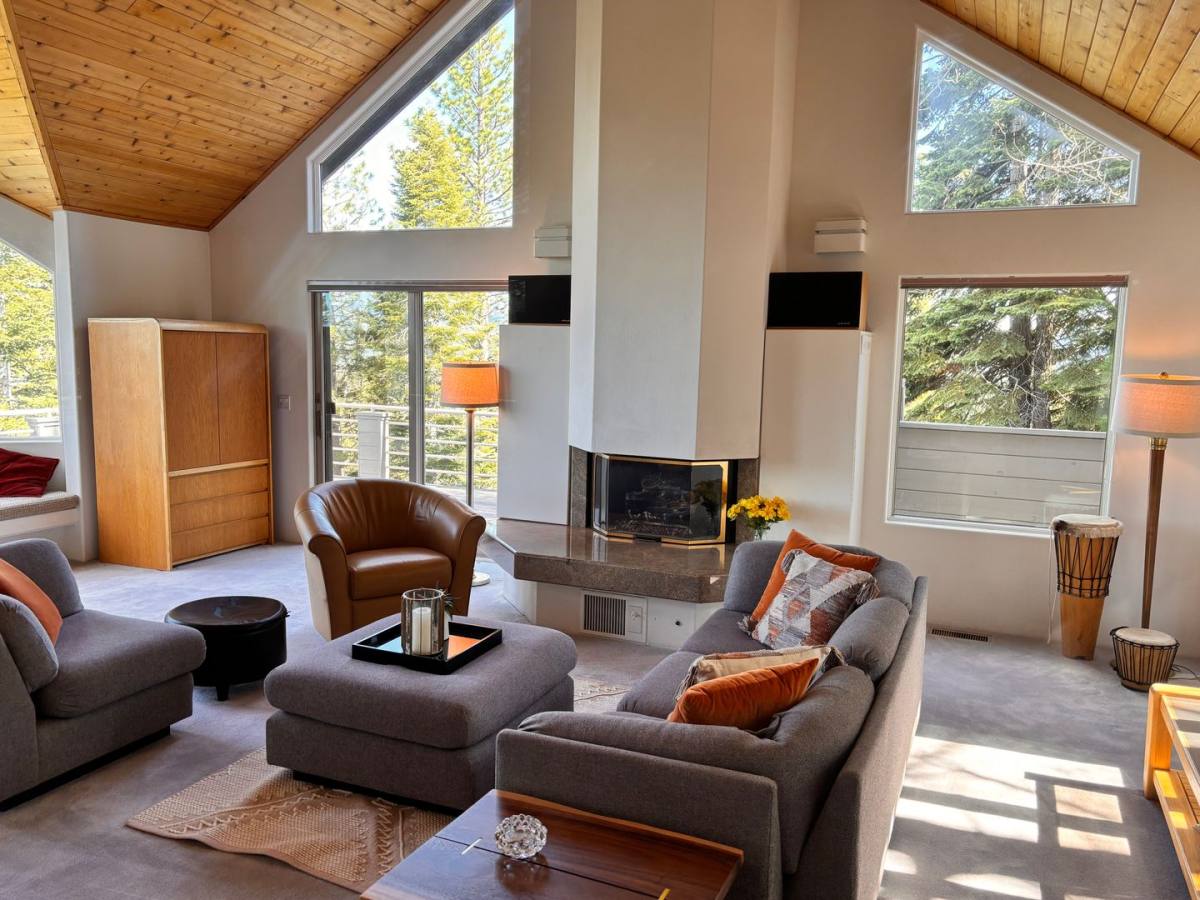 House for rent at 10580 Whitetail Court, Truckee, CA 96161