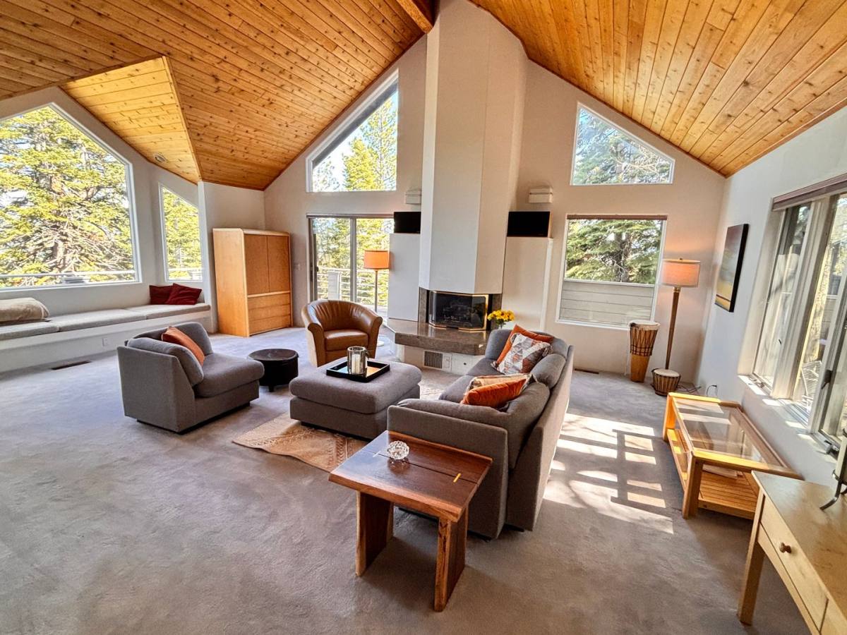 House for rent at 10580 Whitetail Court, Truckee, CA 96161