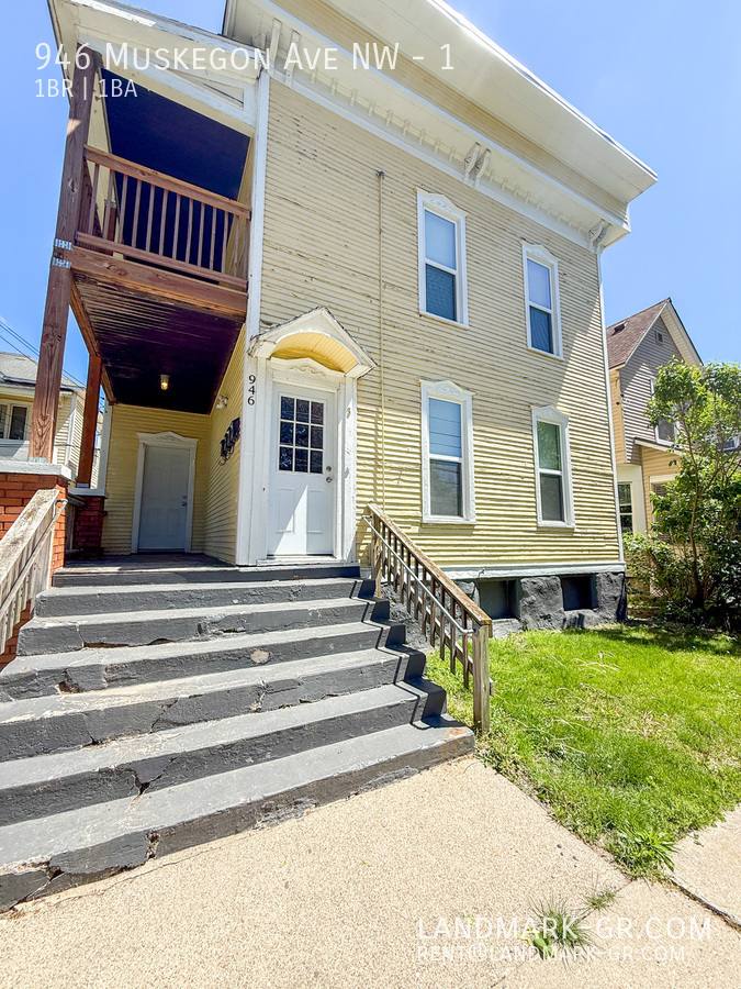 Apartment for rent at 946 Muskegon Ave NW, Grand Rapids, MI 49504