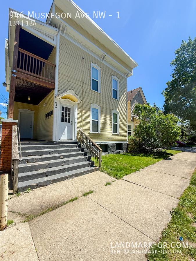 Apartment for rent at 946 Muskegon Ave NW, Grand Rapids, MI 49504