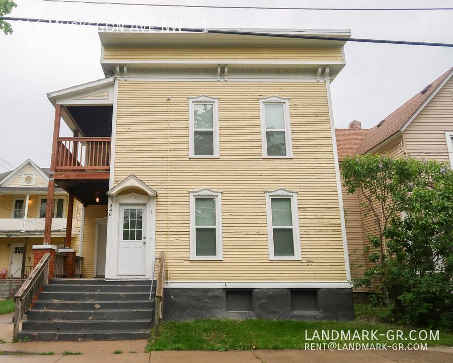 Apartment for rent at 946 Muskegon Ave NW, Grand Rapids, MI 49504