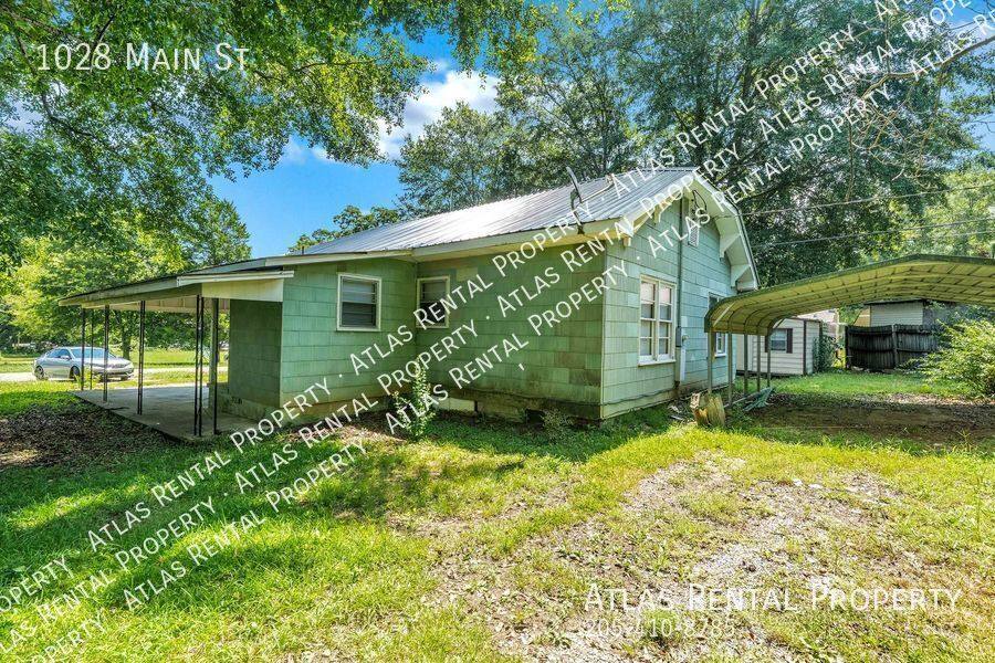 House for rent at 1028 Main St, Sycamore, AL 35149