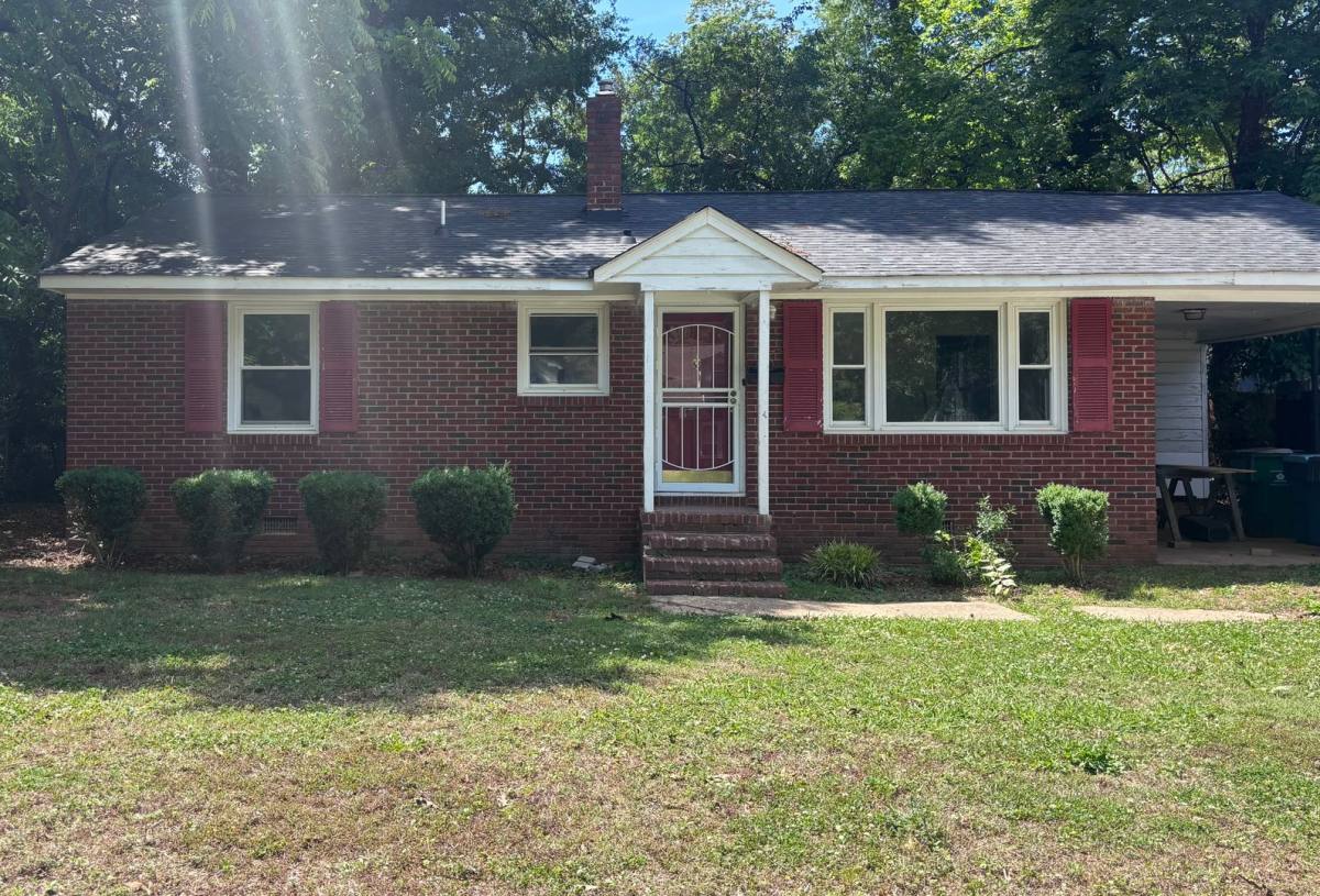 House for rent at 924 Crestmere St, Charlotte, NC 28208