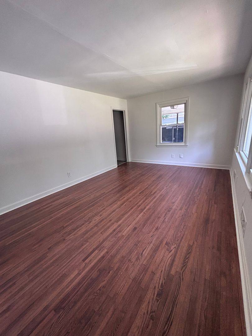 House for rent at 924 Crestmere St, Charlotte, NC 28208