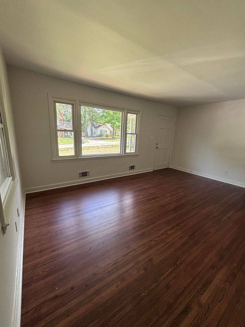 House for rent at 924 Crestmere St, Charlotte, NC 28208