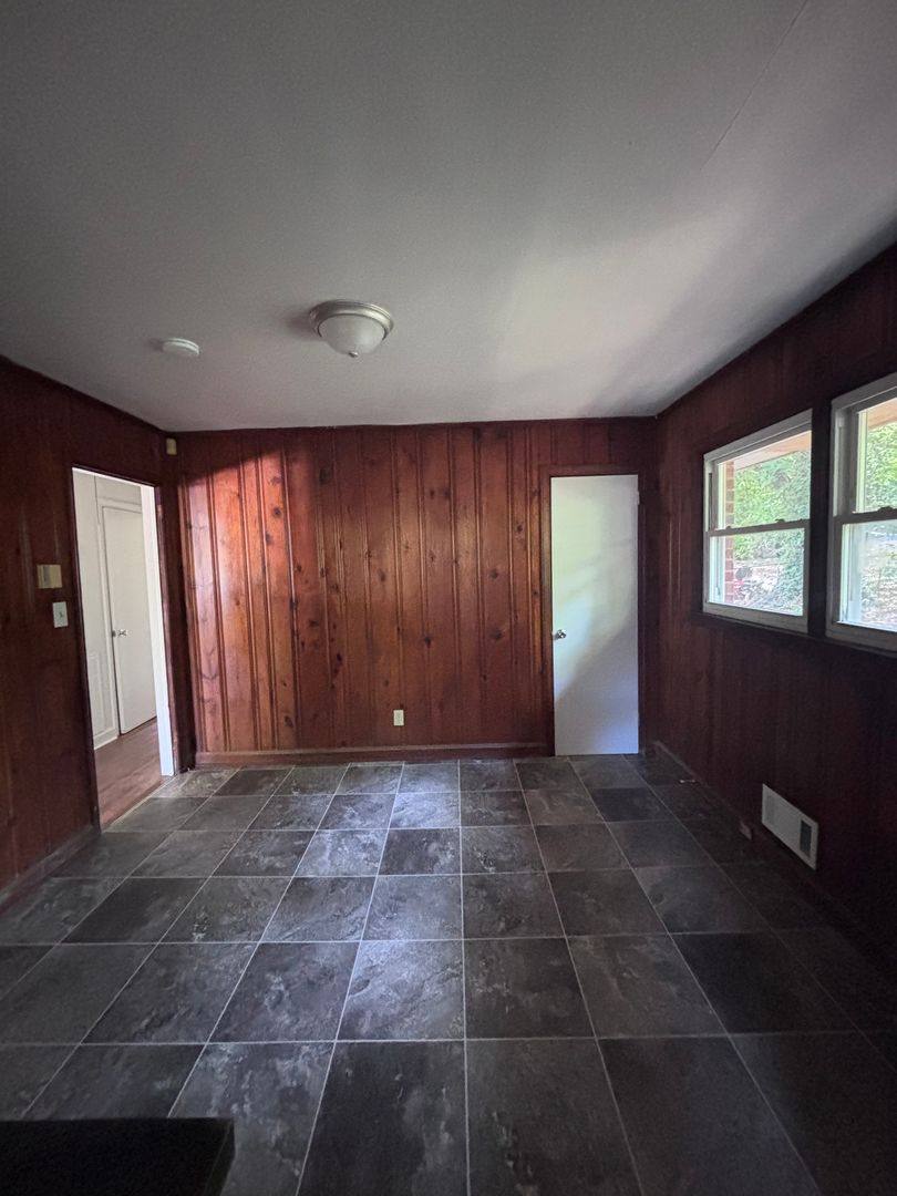 House for rent at 924 Crestmere St, Charlotte, NC 28208