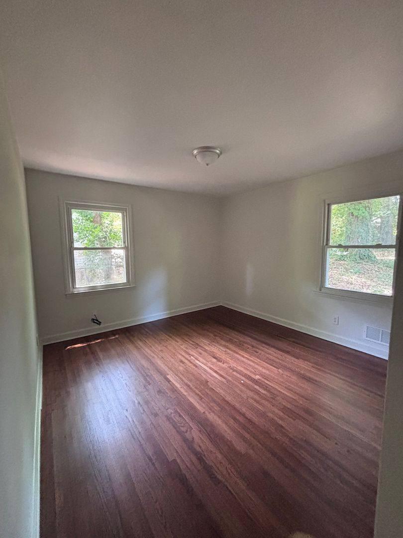 House for rent at 924 Crestmere St, Charlotte, NC 28208