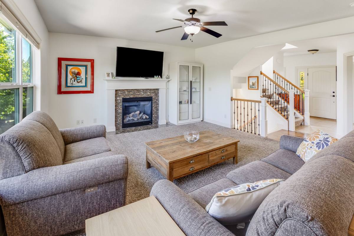 House for rent at 1208 White Oak Rd, Mahomet, IL 61853