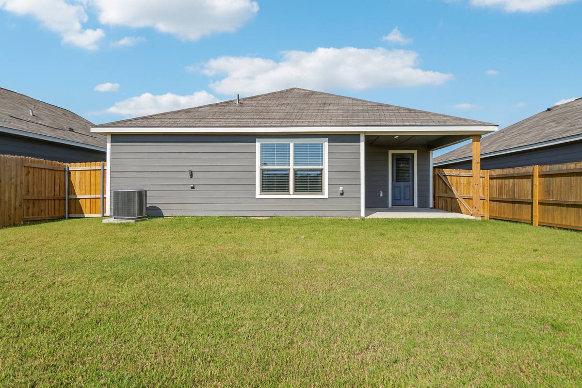 Townhouse for rent at 425 Beall St, Denton, TX 76207