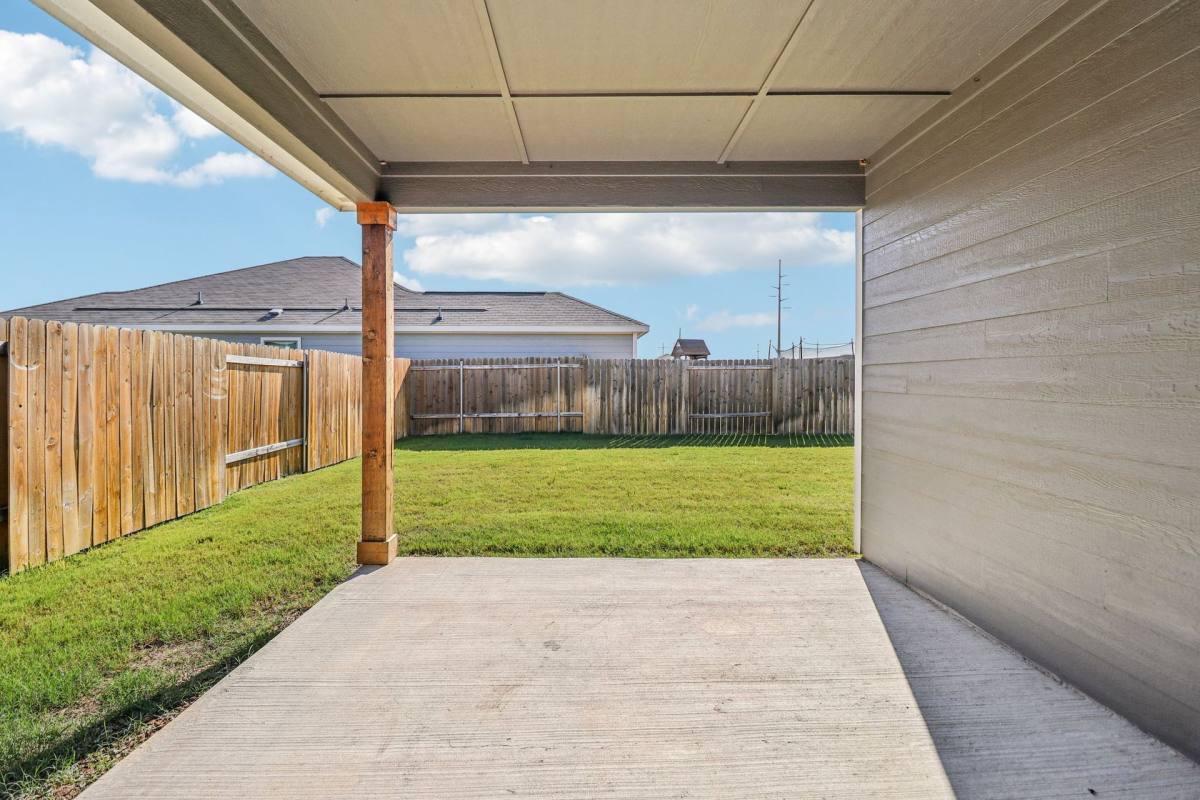 Townhouse for rent at 425 Beall St, Denton, TX 76207