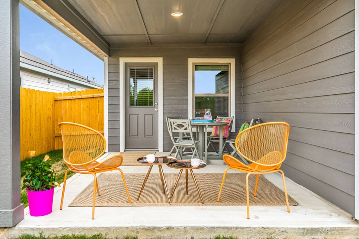 Townhouse for rent at 425 Beall St, Denton, TX 76207
