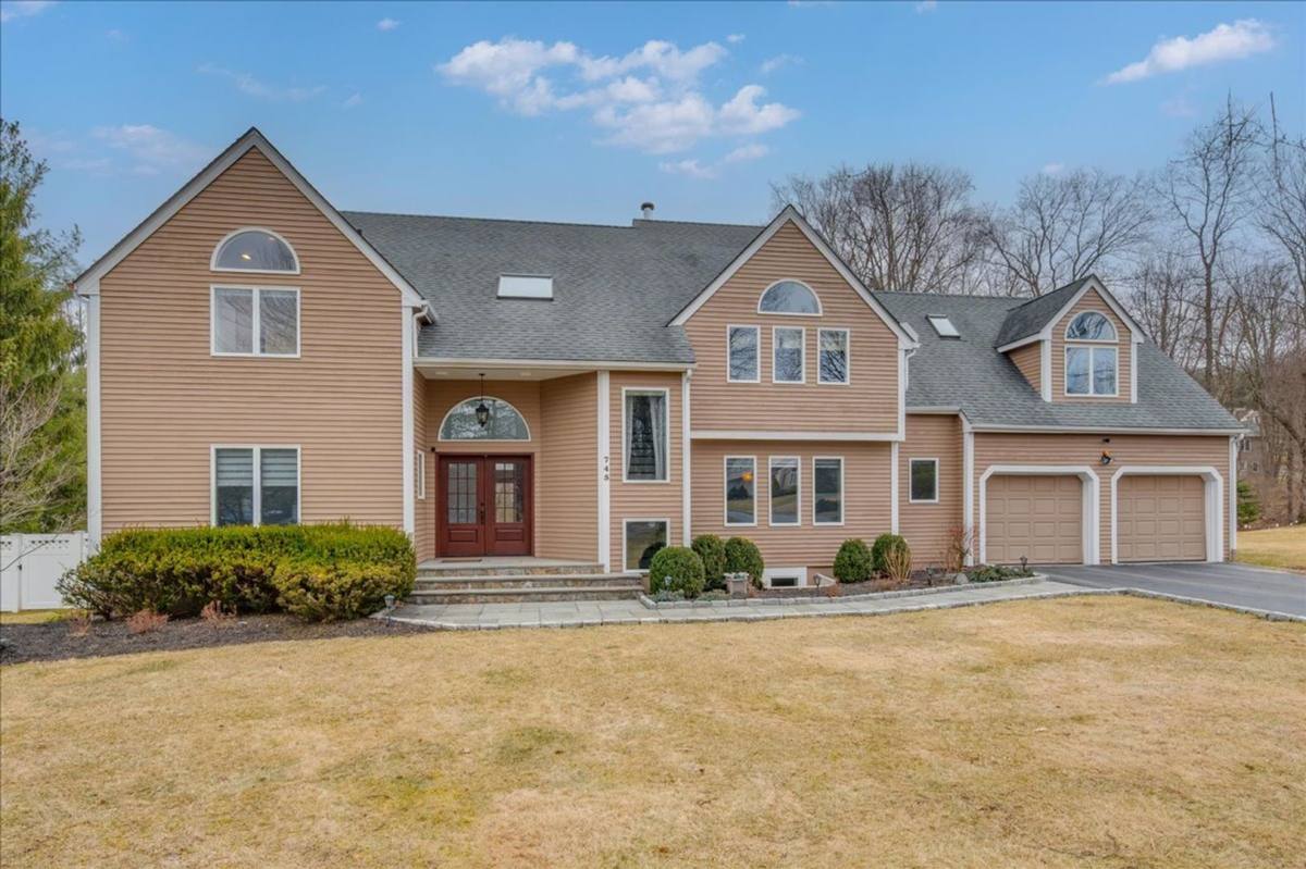 House for rent at 745 Iris Court, Yorktown Heights, NY 10598