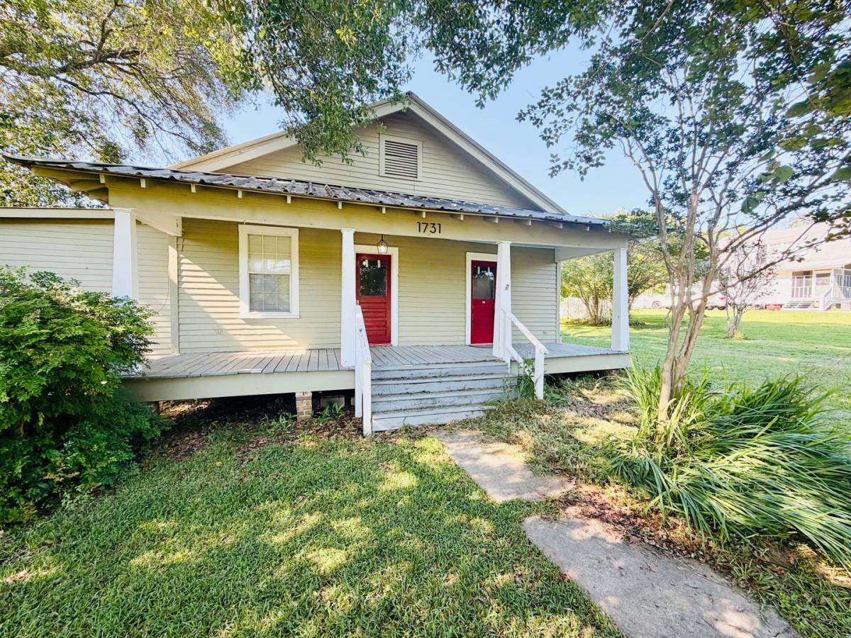 House for rent at 1731 Walnut St, Jackson, LA 70748