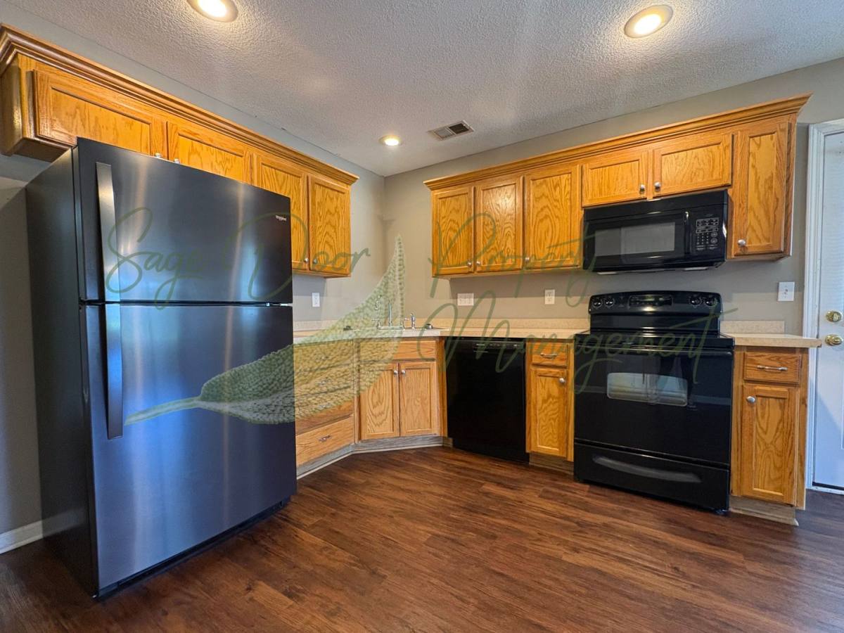 House for rent at 207 NW Sni-a-Bar Parkway, Grain Valley, MO 64029