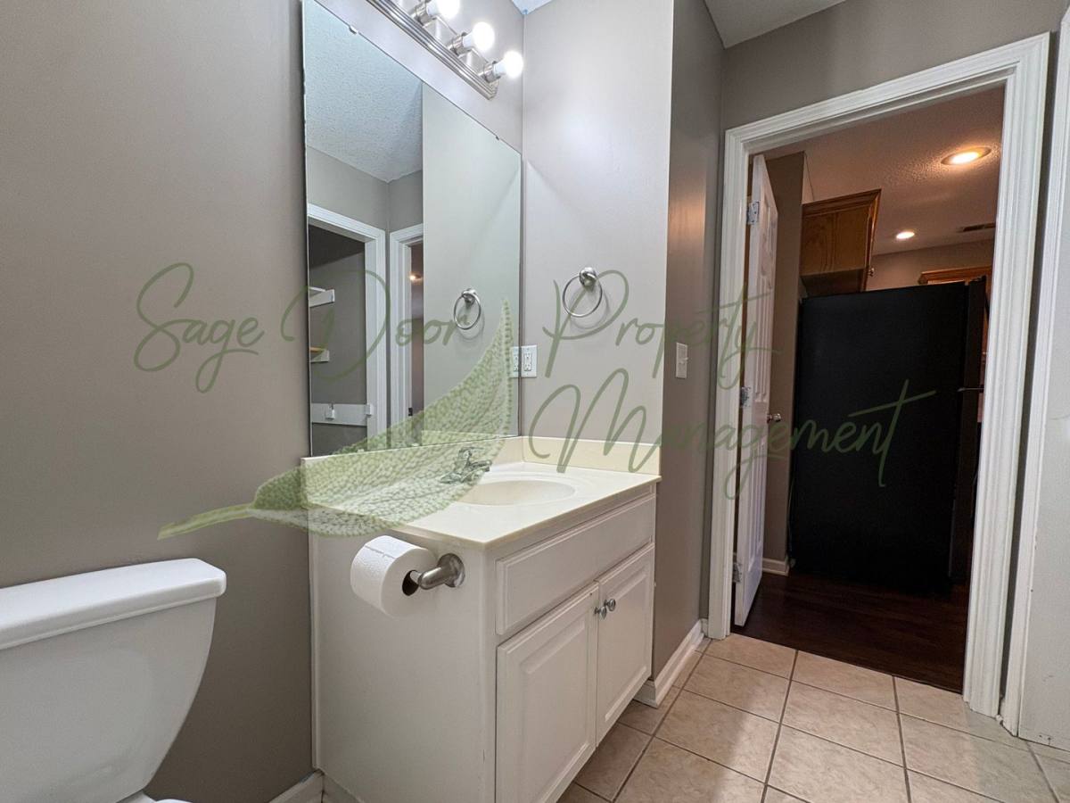 House for rent at 207 NW Sni-a-Bar Parkway, Grain Valley, MO 64029
