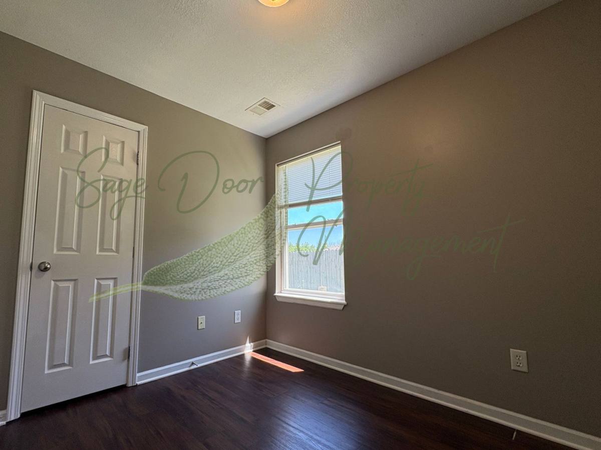 House for rent at 207 NW Sni-a-Bar Parkway, Grain Valley, MO 64029