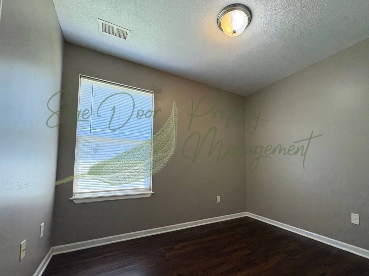 House for rent at 207 NW Sni-a-Bar Parkway, Grain Valley, MO 64029